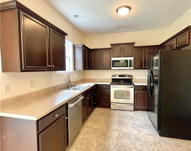 675 Omaha Drive - Photo Thumbnail 16