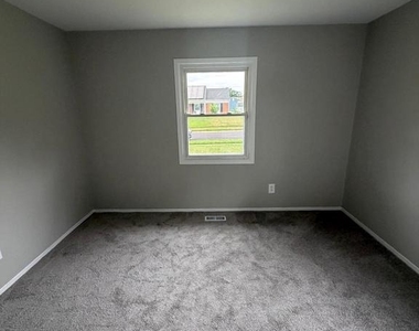 111 Edge Lane - Photo Thumbnail 15