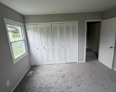 111 Edge Lane - Photo Thumbnail 17