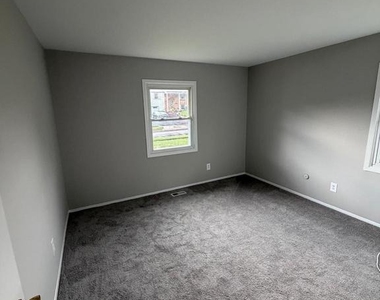 111 Edge Lane - Photo Thumbnail 24
