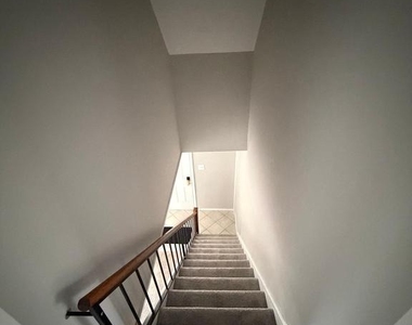 111 Edge Lane - Photo Thumbnail 33