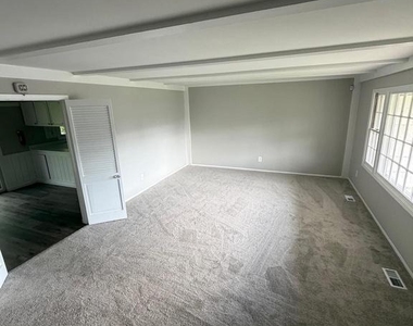 111 Edge Lane - Photo Thumbnail 4