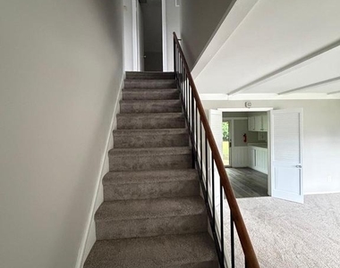 111 Edge Lane - Photo Thumbnail 22