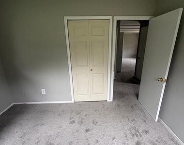 111 Edge Lane - Photo Thumbnail 19