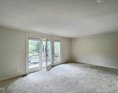 1515 E Franklin Street - Photo Thumbnail 11