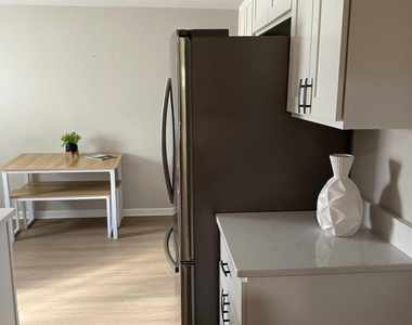 1208 Drew Street - Photo Thumbnail 6