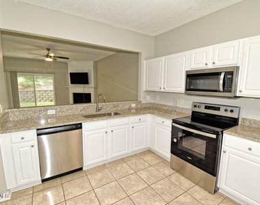314 Canyon Lake Circle - Photo Thumbnail 4