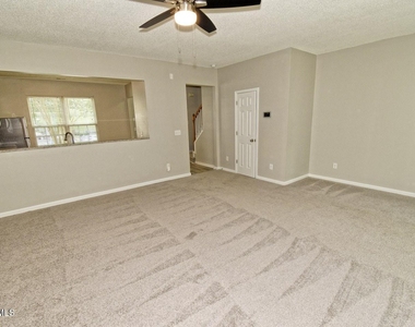 314 Canyon Lake Circle - Photo Thumbnail 9