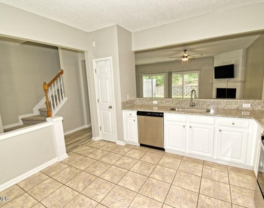 314 Canyon Lake Circle - Photo Thumbnail 5