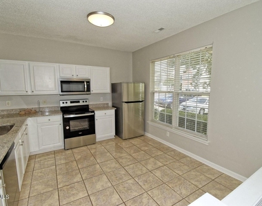 314 Canyon Lake Circle - Photo Thumbnail 3