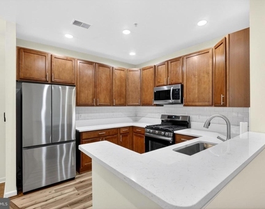 1321 Karen Boulevard - Photo Thumbnail 17