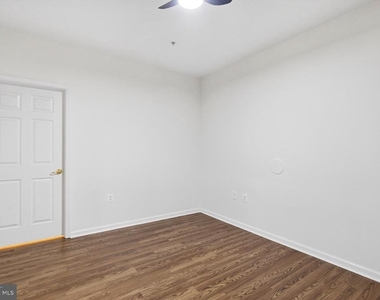 1321 Karen Boulevard - Photo Thumbnail 27