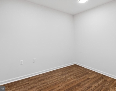 1321 Karen Boulevard - Photo Thumbnail 30