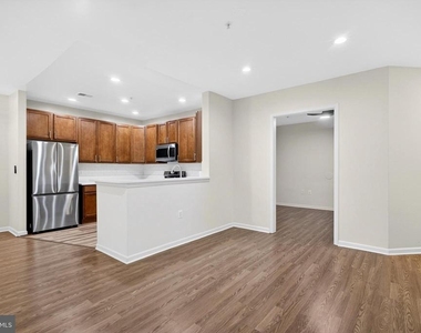 1321 Karen Boulevard - Photo Thumbnail 8