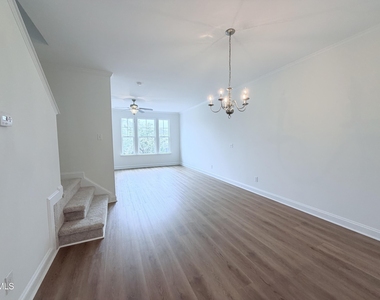 275 Michigan Avenue - Photo Thumbnail 2
