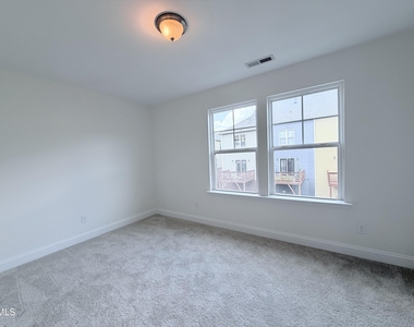 275 Michigan Avenue - Photo Thumbnail 3