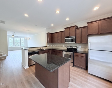 275 Michigan Avenue - Photo Thumbnail 1
