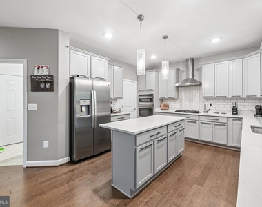 10400 Del Ray Court - Photo Thumbnail 14