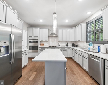 10400 Del Ray Court - Photo Thumbnail 13