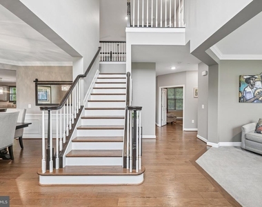 10400 Del Ray Court - Photo Thumbnail 2