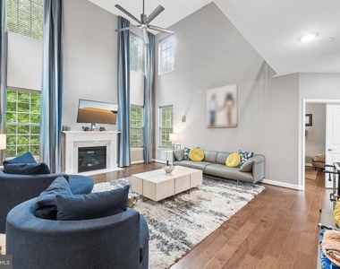10400 Del Ray Court - Photo Thumbnail 4