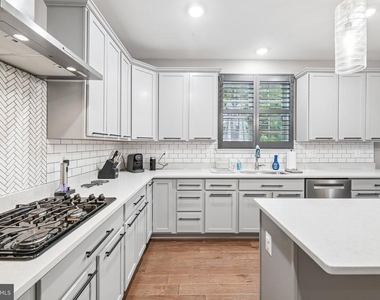 10400 Del Ray Court - Photo Thumbnail 16