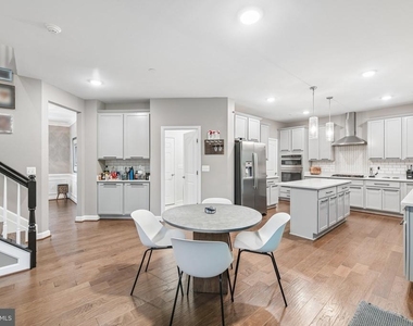 10400 Del Ray Court - Photo Thumbnail 11