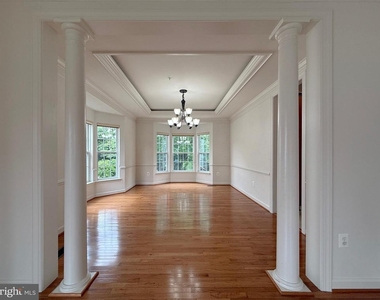 4415 Medallion Drive - Photo Thumbnail 2