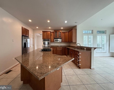 4415 Medallion Drive - Photo Thumbnail 12