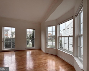 4415 Medallion Drive - Photo Thumbnail 6