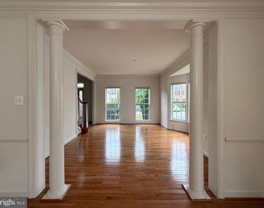 4415 Medallion Drive - Photo Thumbnail 5