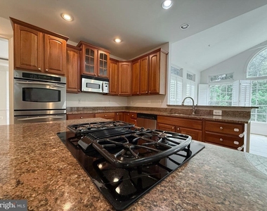 4415 Medallion Drive - Photo Thumbnail 15
