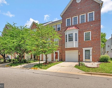 1815 Spanish Oak Lane - Photo Thumbnail 1