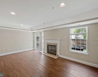1815 Spanish Oak Lane - Photo Thumbnail 4