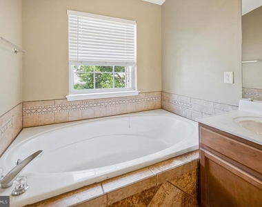 1815 Spanish Oak Lane - Photo Thumbnail 24