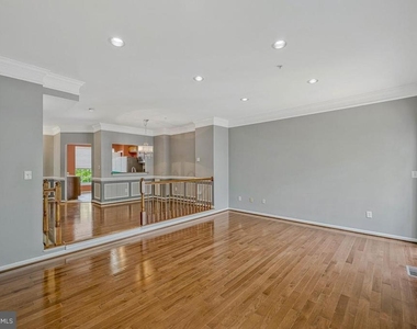 1815 Spanish Oak Lane - Photo Thumbnail 10