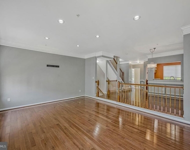 1815 Spanish Oak Lane - Photo Thumbnail 9