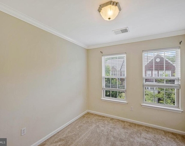 1815 Spanish Oak Lane - Photo Thumbnail 28