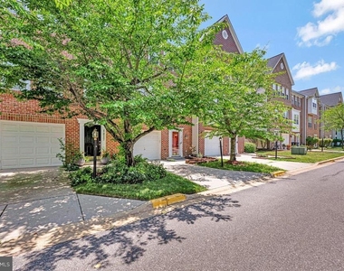1815 Spanish Oak Lane - Photo Thumbnail 2