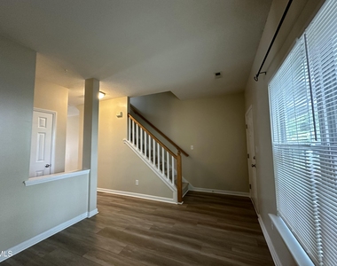 312 Commons Drive - Photo Thumbnail 9