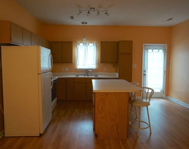 312 Commons Drive - Photo Thumbnail 3