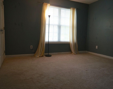312 Commons Drive - Photo Thumbnail 16