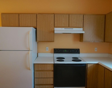 312 Commons Drive - Photo Thumbnail 4