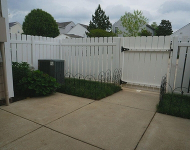 312 Commons Drive - Photo Thumbnail 17