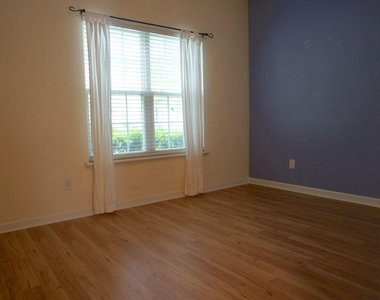 312 Commons Drive - Photo Thumbnail 8