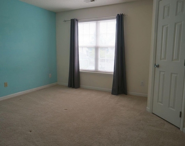312 Commons Drive - Photo Thumbnail 10