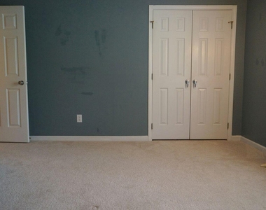 312 Commons Drive - Photo Thumbnail 17