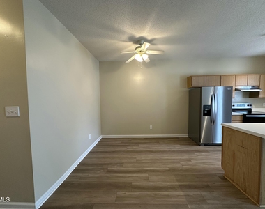 312 Commons Drive - Photo Thumbnail 5