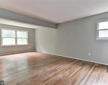 12702 N Point Lane - Photo Thumbnail 6