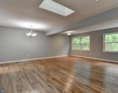 12702 N Point Lane - Photo Thumbnail 7
